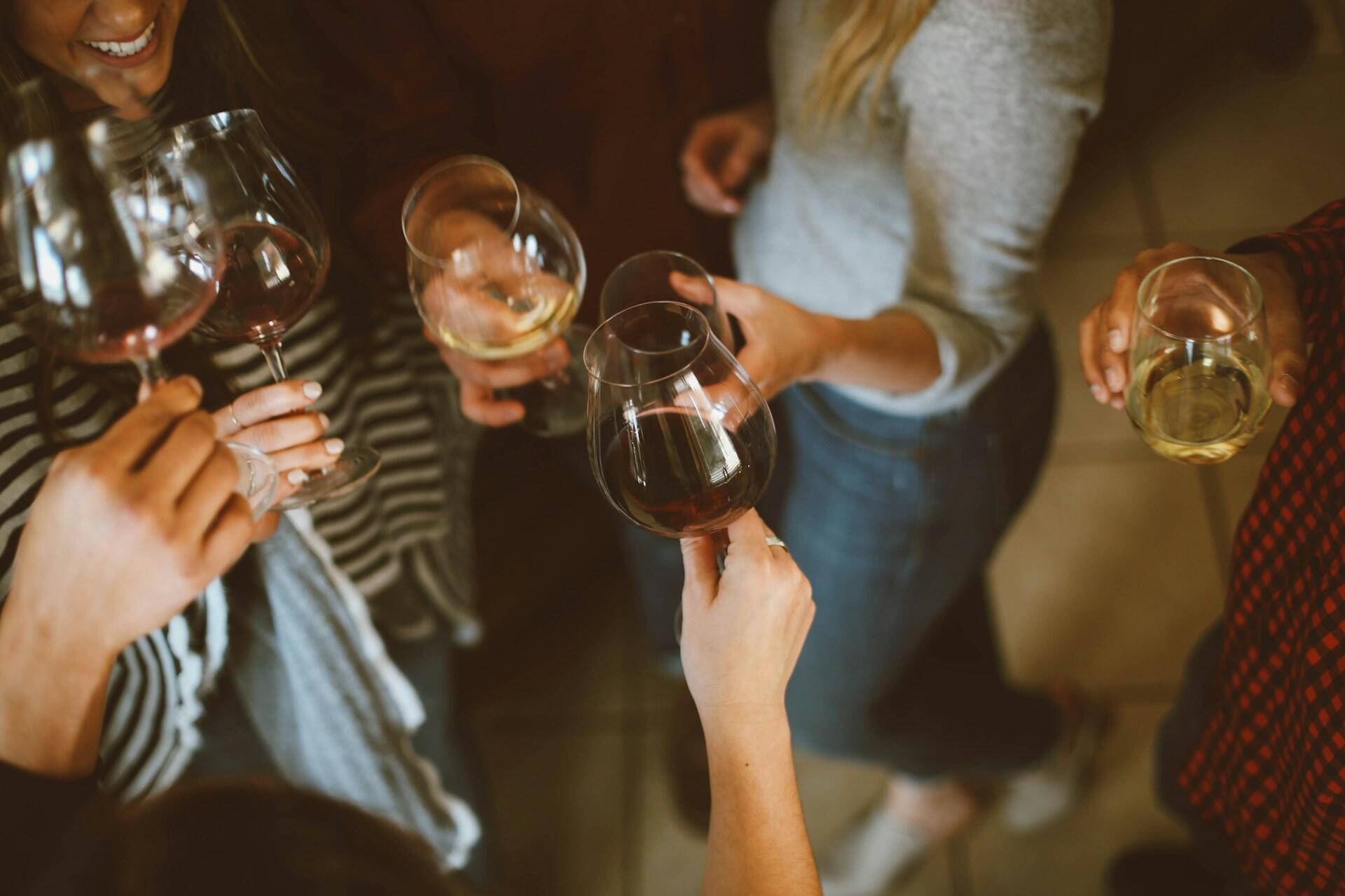 Alcohol in Dubai Rules, Licence & Costs 2025 (UPDATE)